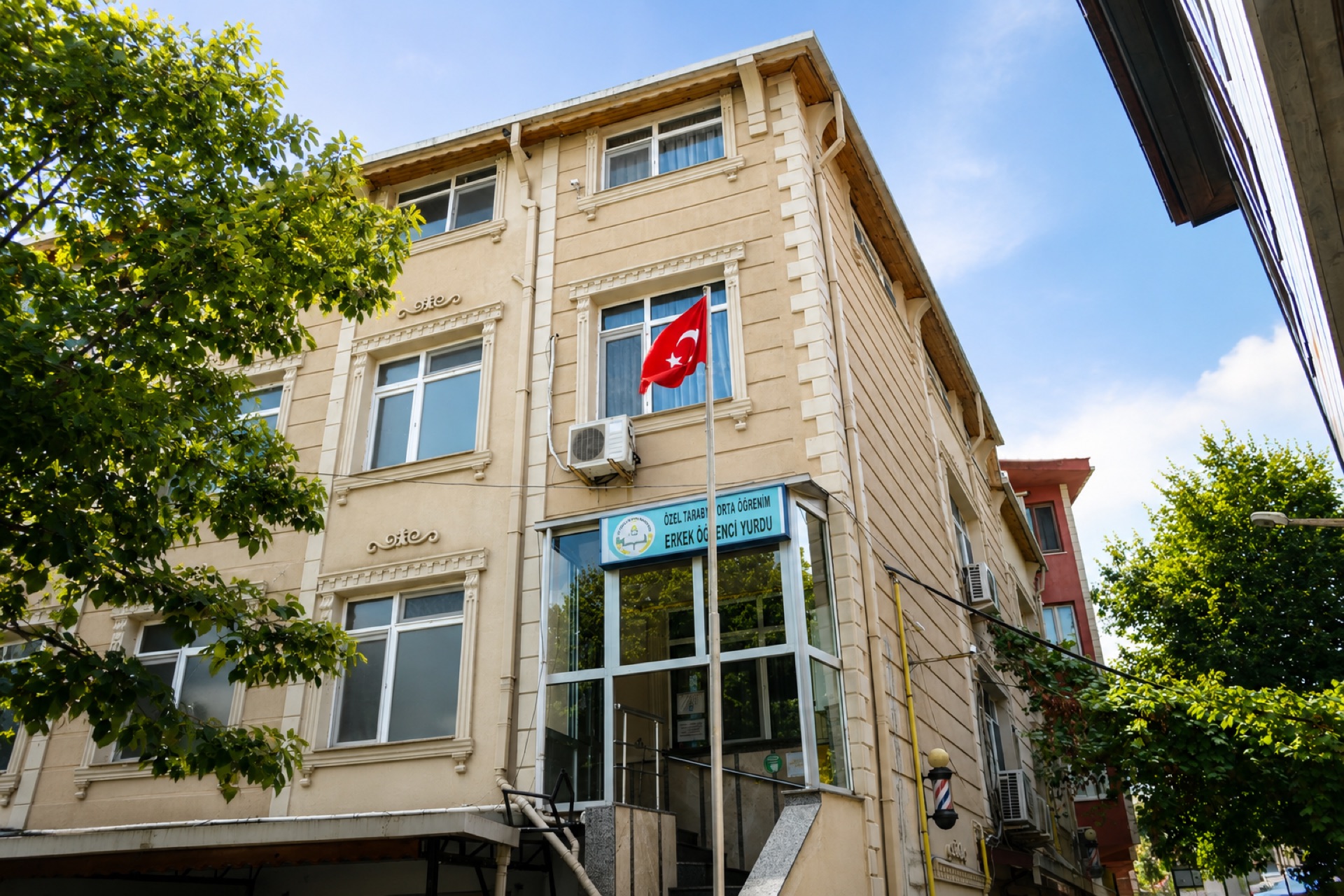 Tarabya Öğrenci Yurdu binası